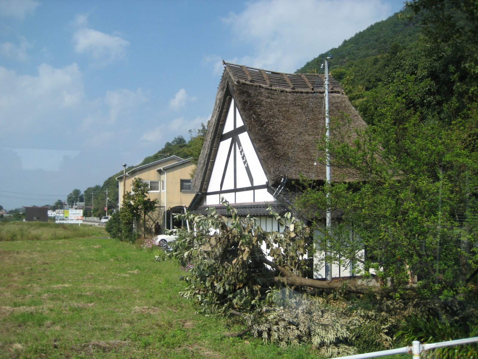 [izumo_house.JPG]