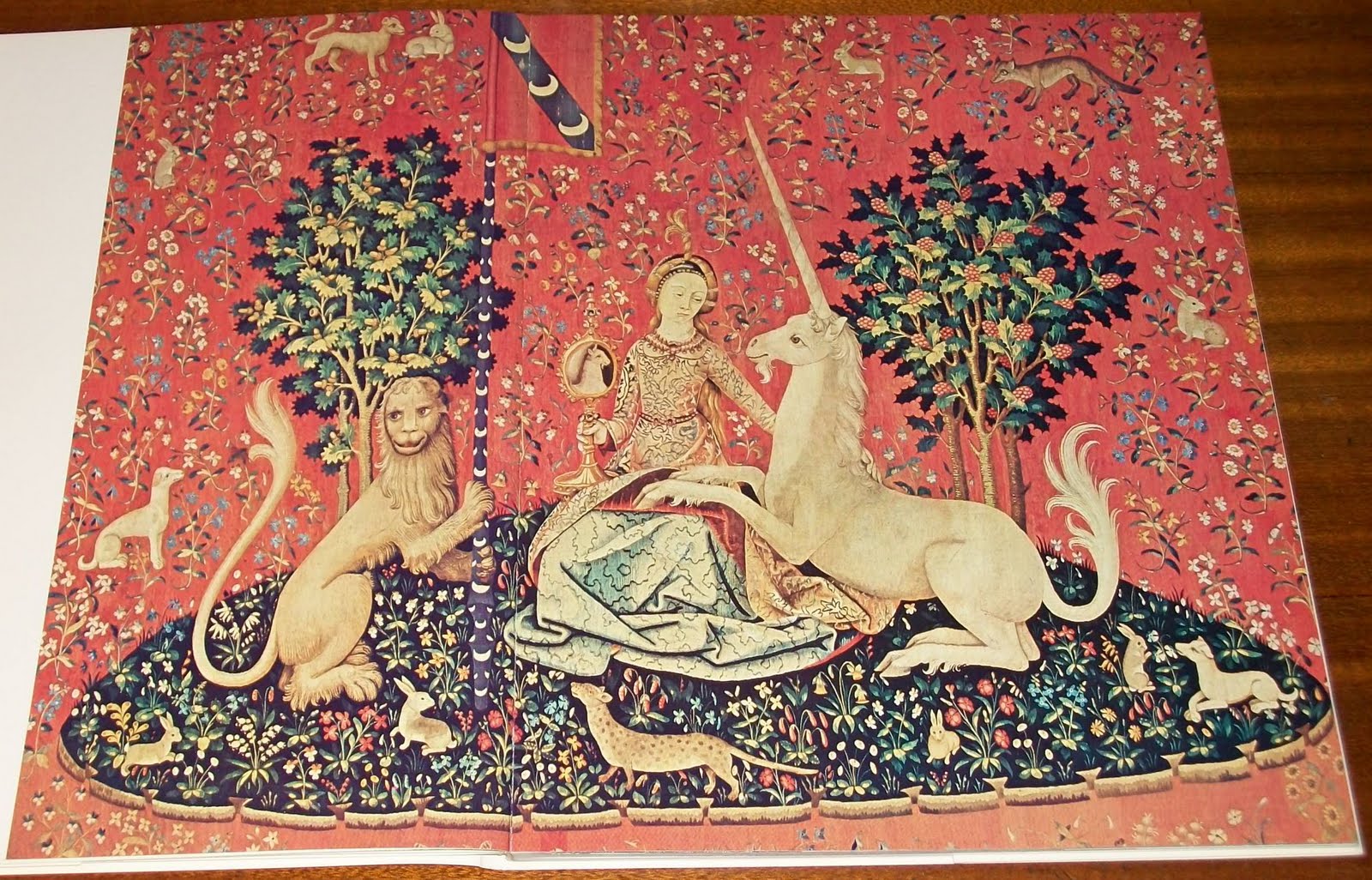 Comer, Beber, Amar LA DAMA Y EL UNICORNIO