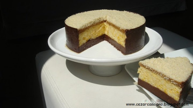 Torta Trio: Mousses -Chocolate, Ameixa e Damasco