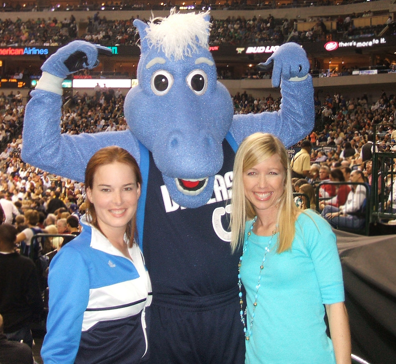 [mavs_with_tiffany.jpg]