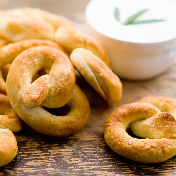 Edible Earth Home Kitchen 647 520 1683 Soft Pretzels with Lemon