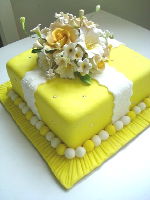 Anis Magic Fingers Yellow Wedding fondant cake