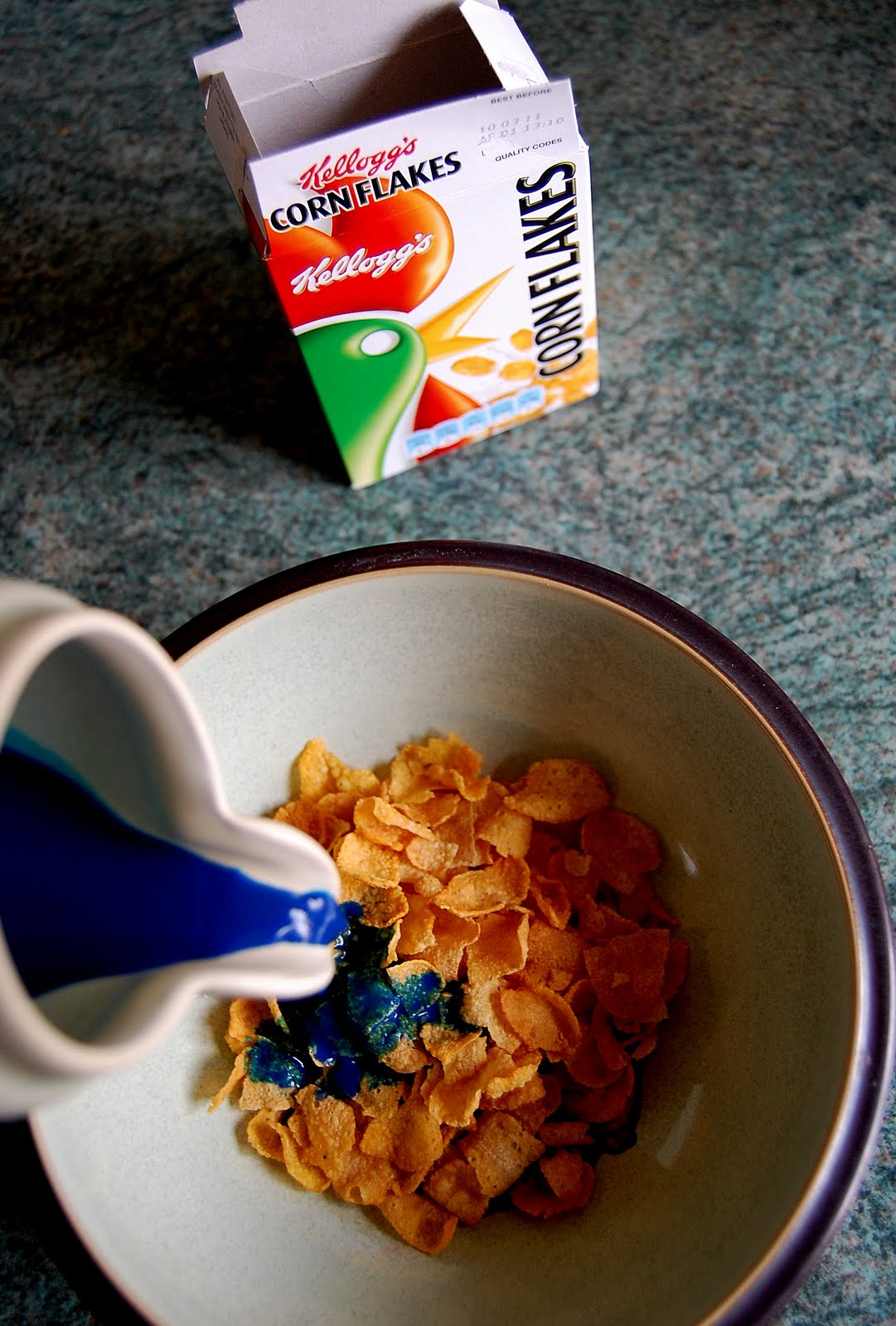 mugofstrongtea : Blue Food? Would you eat it?