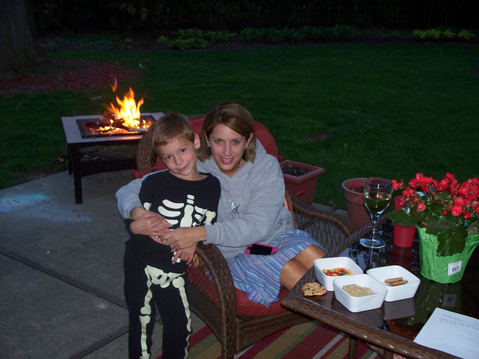 [s'more+fun+with+mommy.jpg]