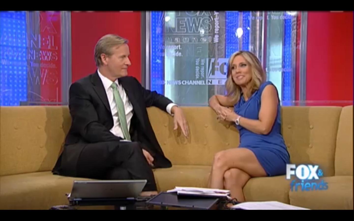 More Alisyn Camerota legs on the Fox & Friends couch - Sexy Leg Cross1440 x 900
