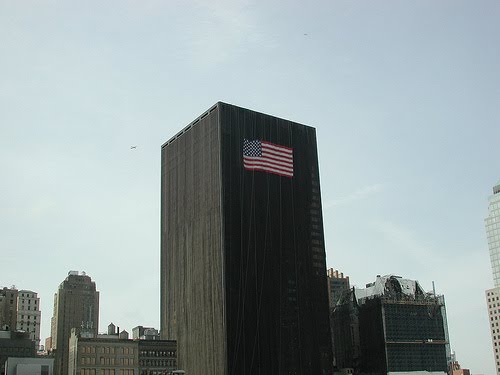 [flag+building]