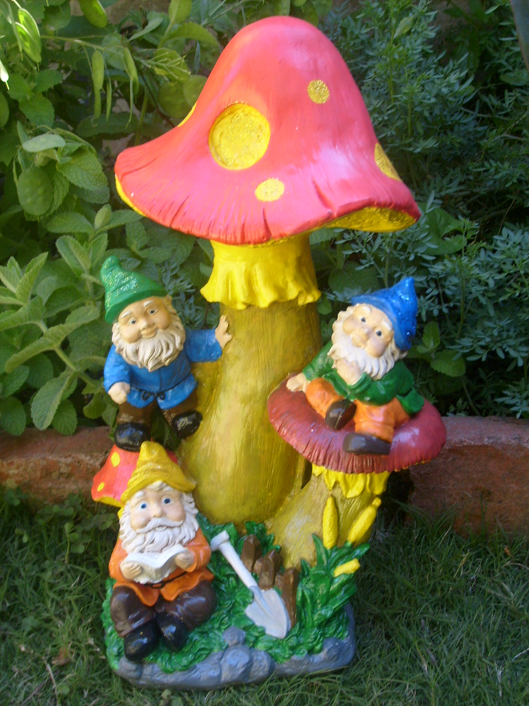 Creaciones&Pinceladas: Duendes para el Jardín