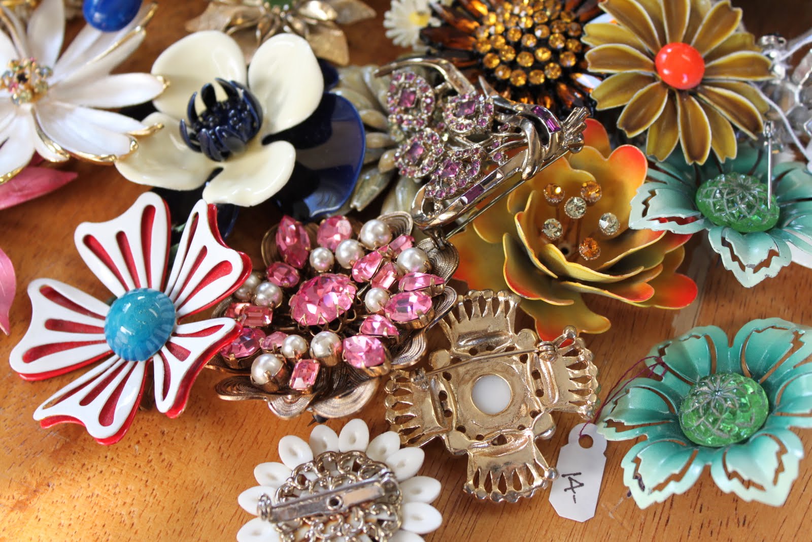 Parsonage Events How to make a vintage brooch bouquet