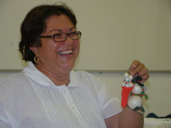 Fátima presenting her speech on handicrafts