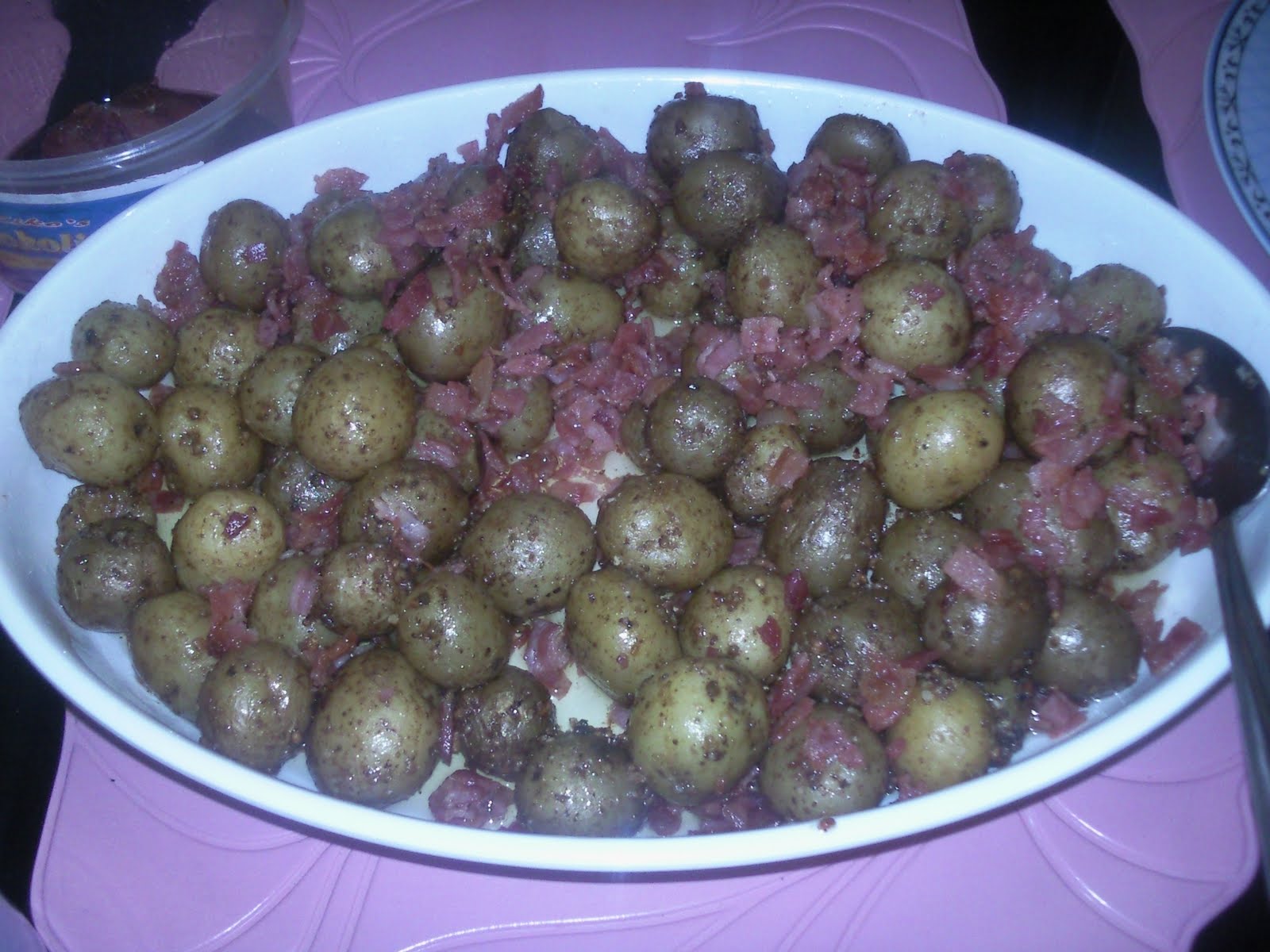 [buttered+baby+potatoes+with+bacon.jpg]