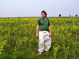 Augusto Vigouroux en campo florecido