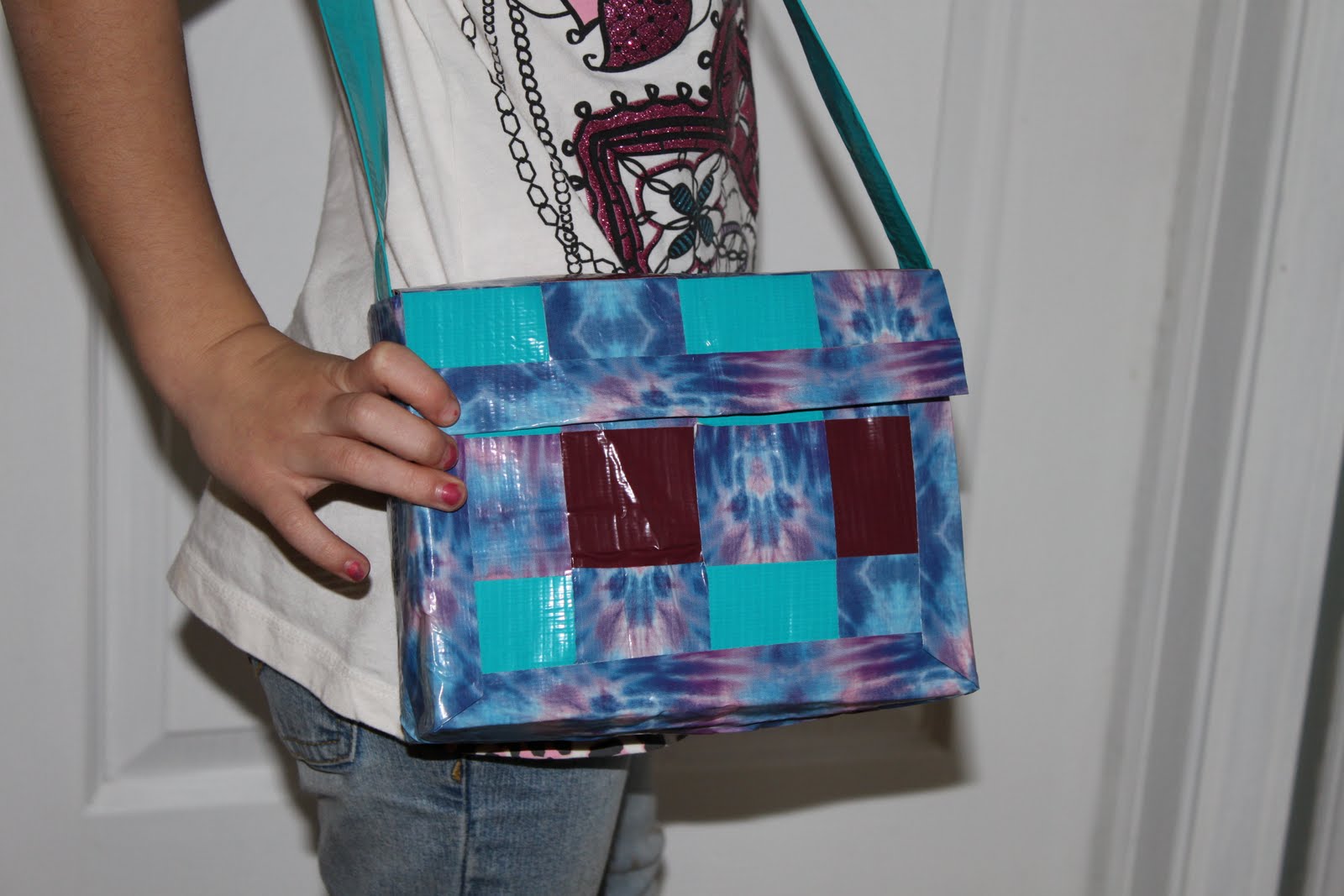 everydayMOM How to make a duct tape handbag