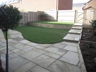 [3.+lawn+and+patio.jpg]