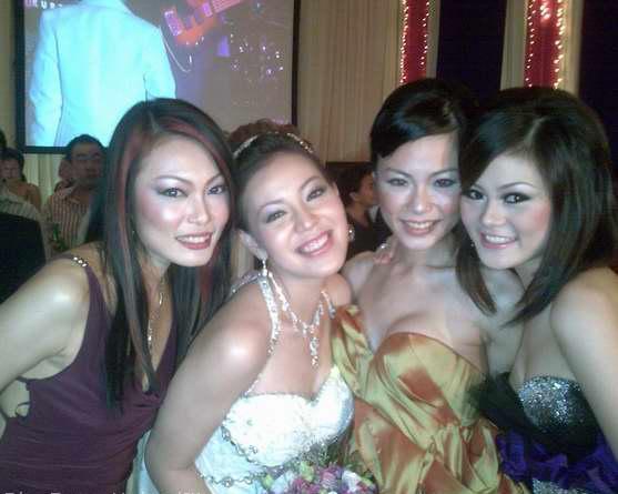 klik pada gambar untuk memperbesar ukuran foto kumpulan foto Tante-Tante Girang Indonesia | Part II AAAAAAAADBw