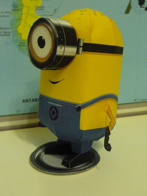 Despicable Me Review & Paper Craft! | Suzie's RAWRS