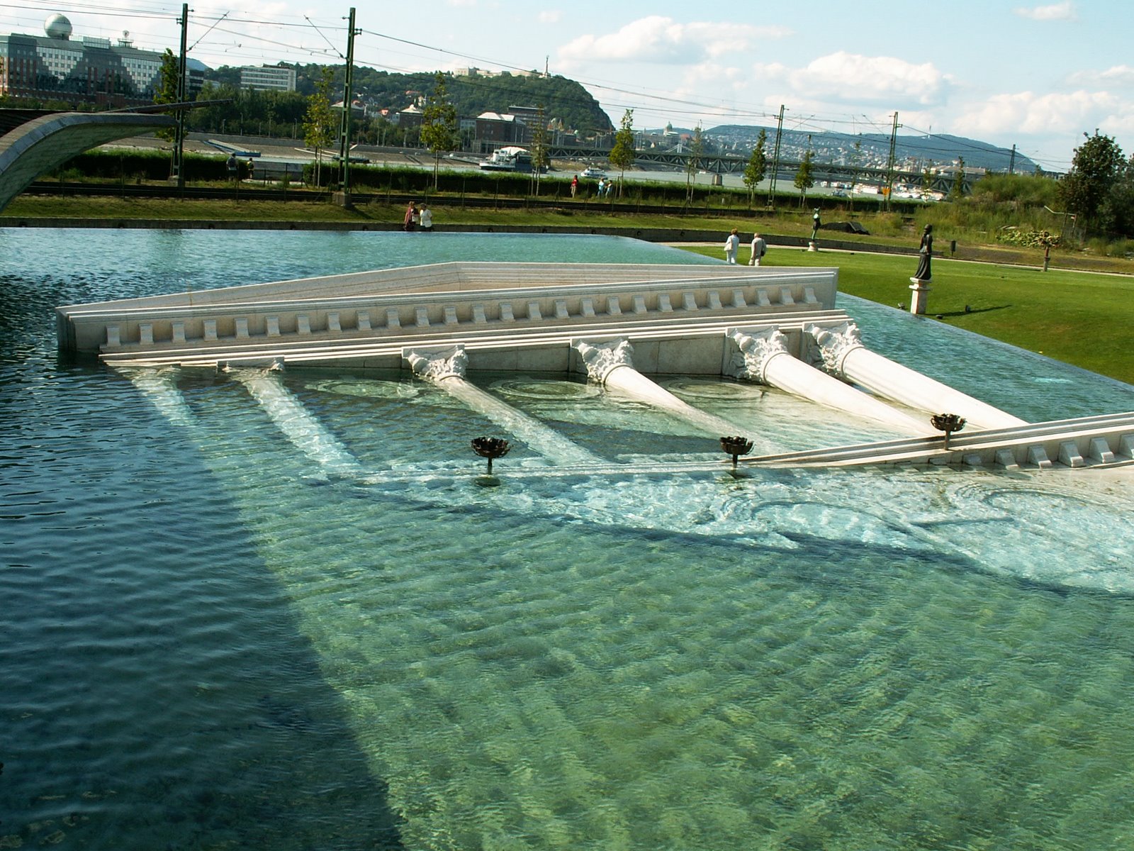 [PICT0575.JPG]