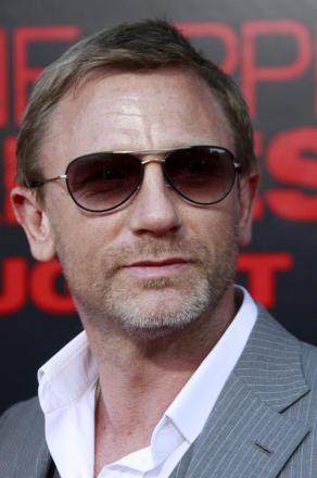 [Daniel+Craig]