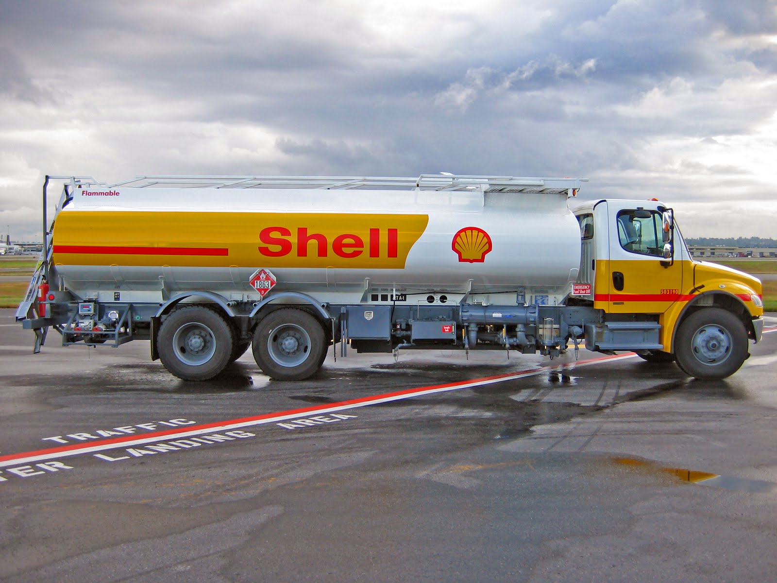 [Shell_Refueller.JPG]