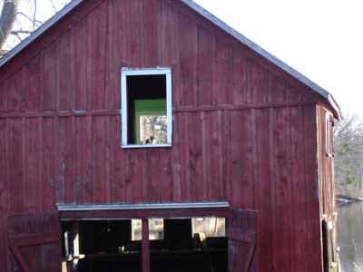 [windowlessbarn.jpg]