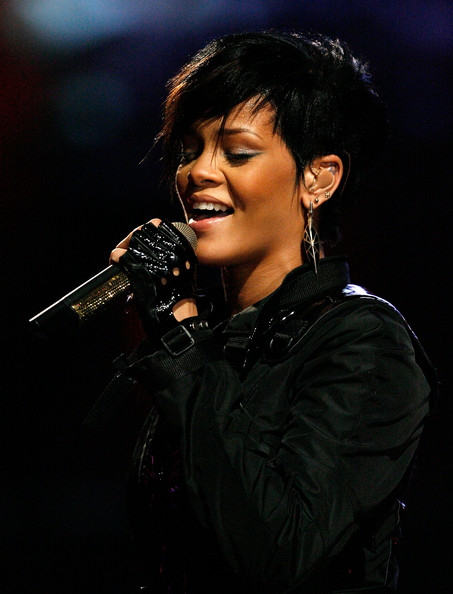 rihanna hairstyles short hair. Rihanna Short Hair Styles 2010