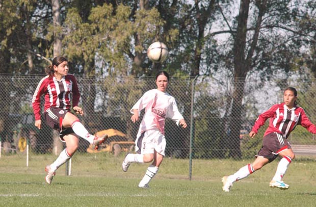 [futbol+femenino.jpg]