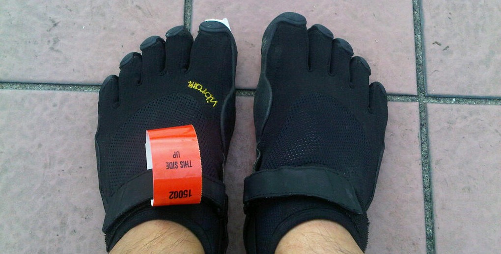 shoes for and the overpronation Conventional stage: a Shoes Vibram world's  Fingers Running feet vs flat Five