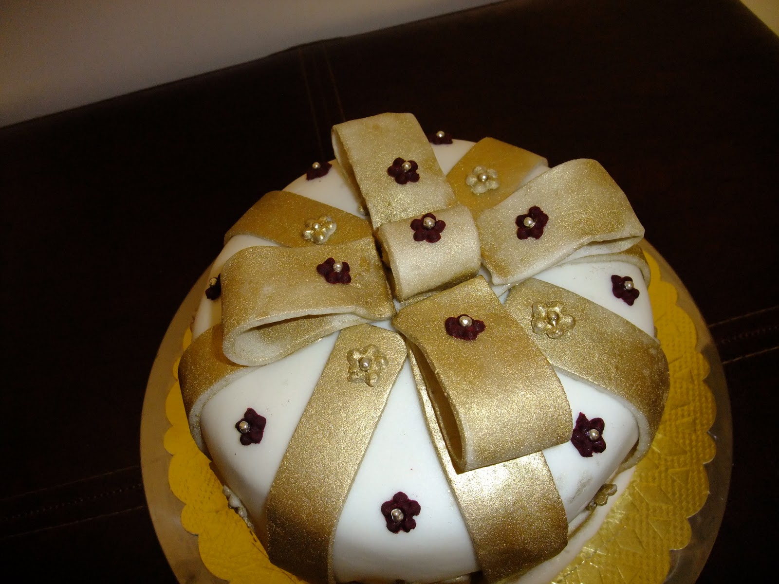 İpek Butik Pasta ,Çikolata ve Kurabiye hediye paketi pasta