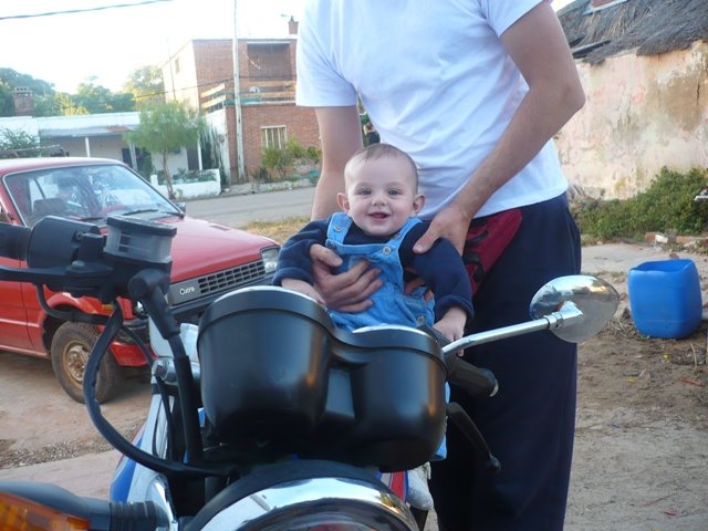 Ya ando en moto como mi papá