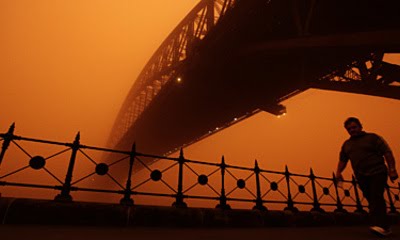 [giant-dust-storm-causes-havoc-sydney.jpg]
