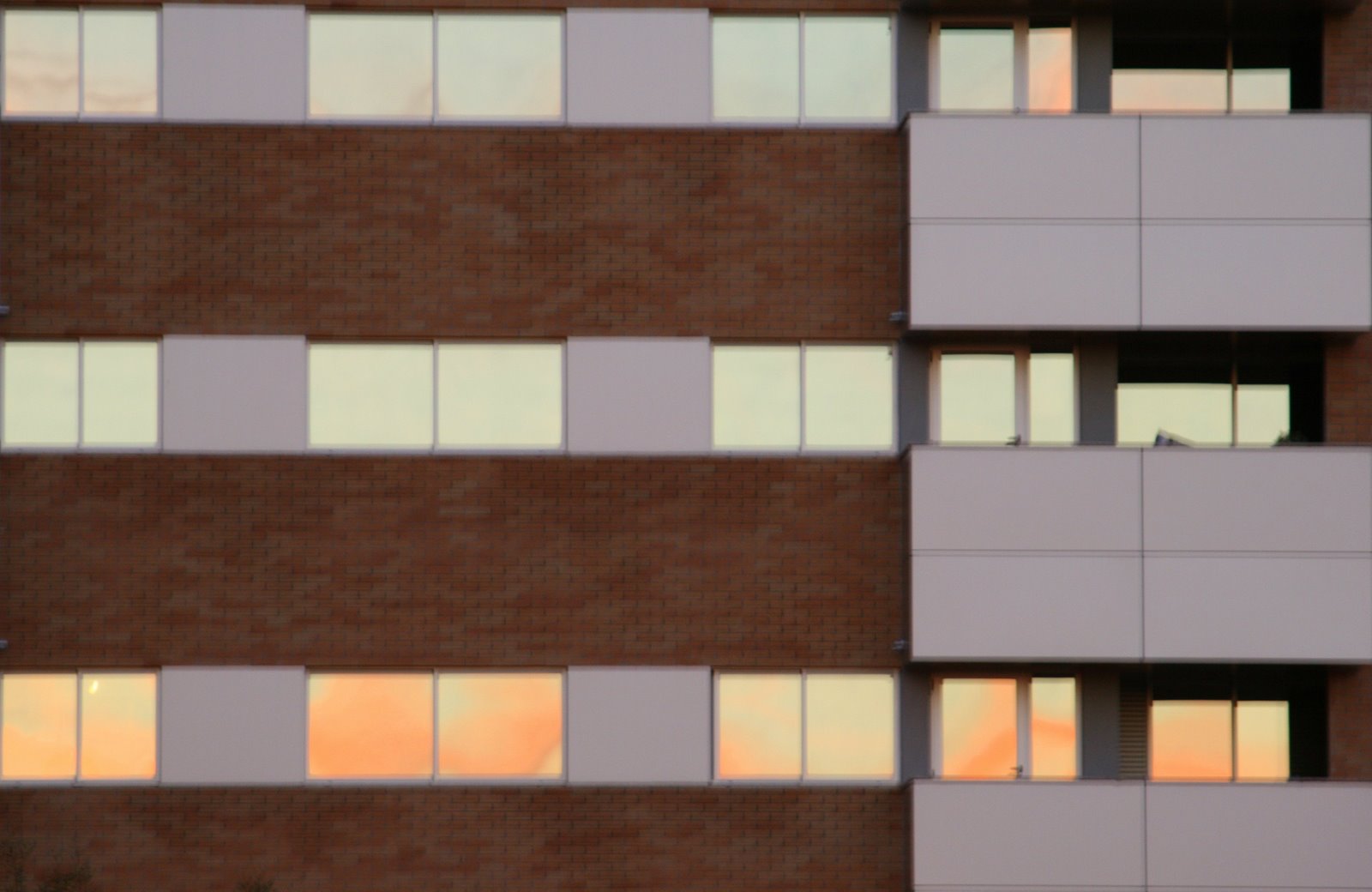 [ANOITECER_PREDIO.jpg]