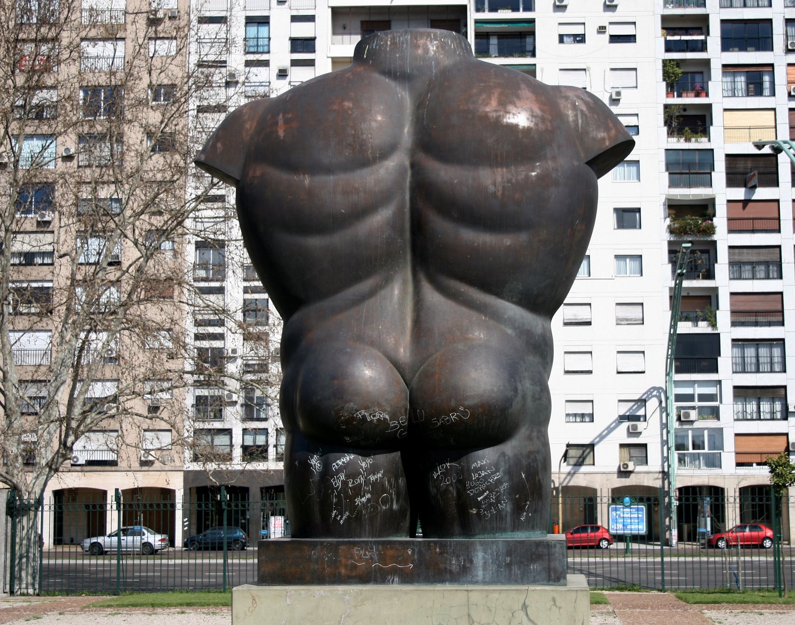 [BUENOS_AIRES_FERNANDO_BOTERO_BUSTO.jpg]