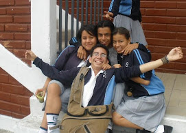 nació con TARA ese muxaxo..jejejeje...mirale la kra..jejejee