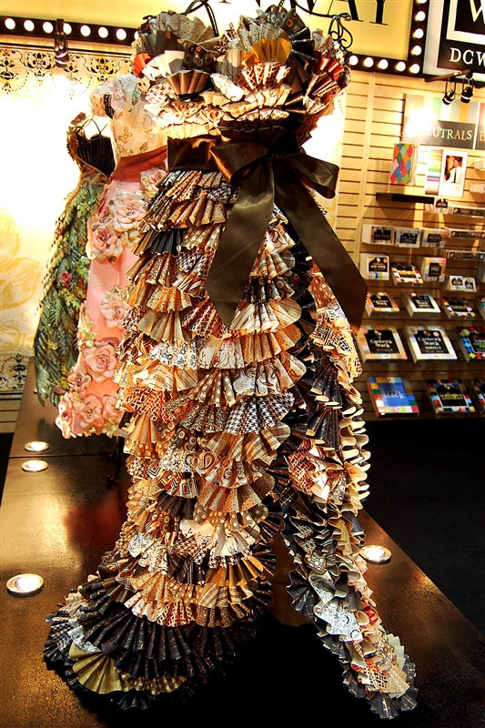 Capadia Designs: Paper Roses (and fabulous dresses.)