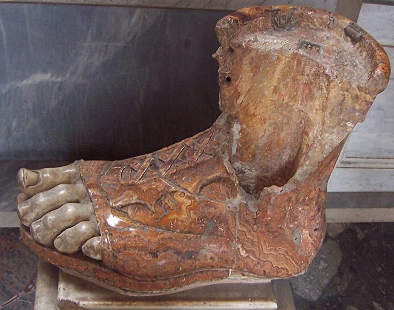 Poppular Photography Roman Foot Statue?