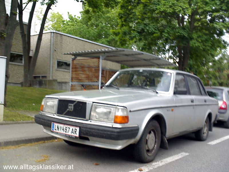 [volvo-240-01.jpg]