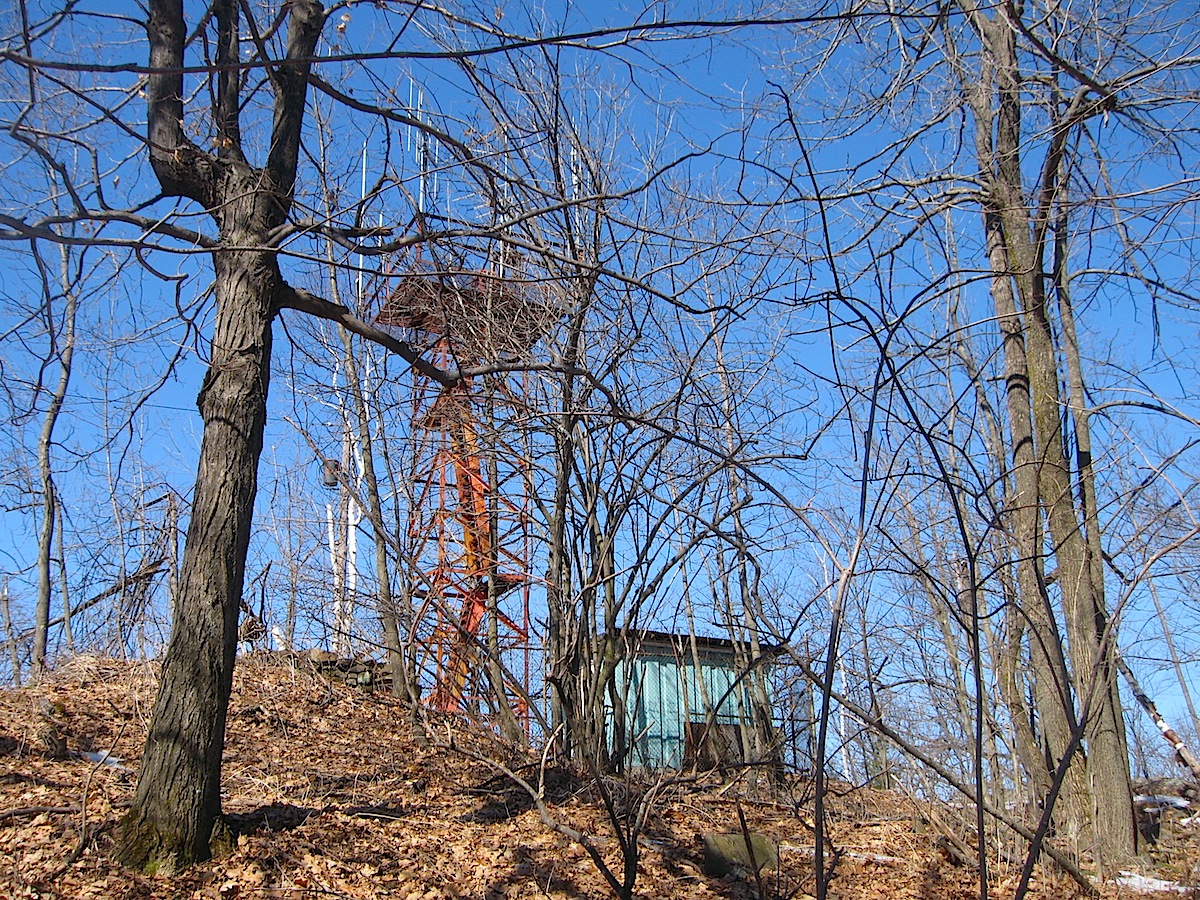 LEONARD J. LOS HOLYOKE HISTORY The Eyrie House 18611901