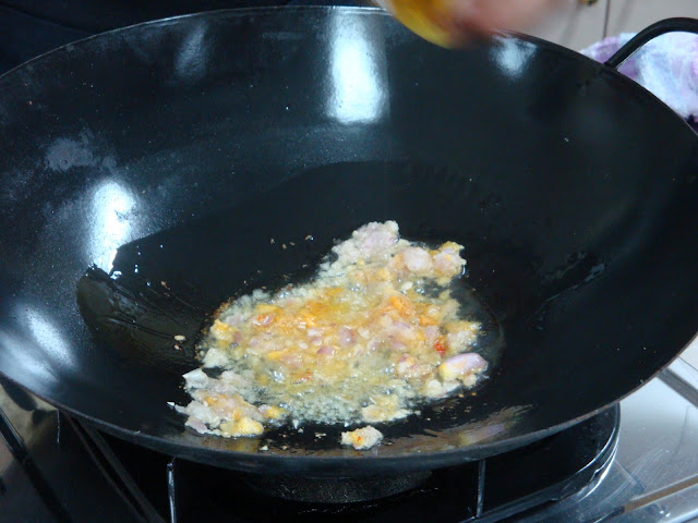 Making Nonya Rempah Udang