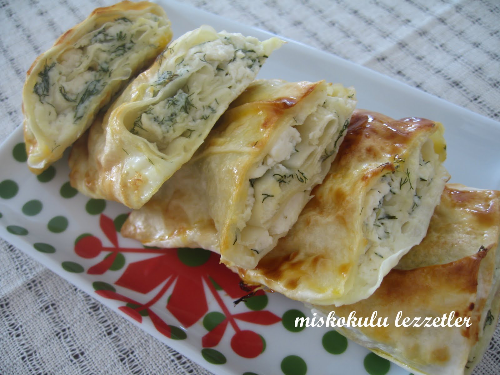 Peynirli Rulo Börek Tarifi Peynirli Rulo Börek Tarifi