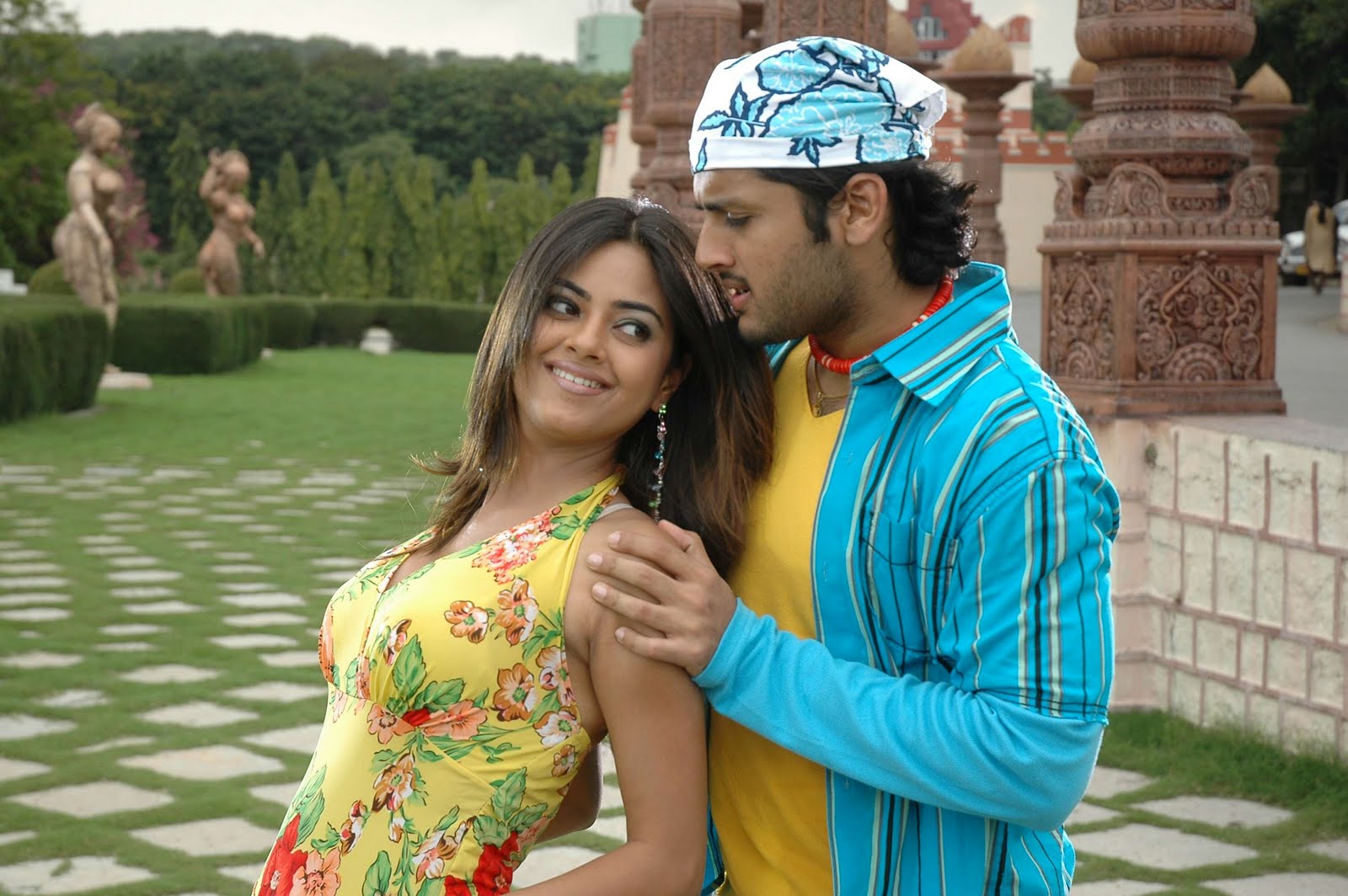 [Maaro-movie-stills25.jpg]