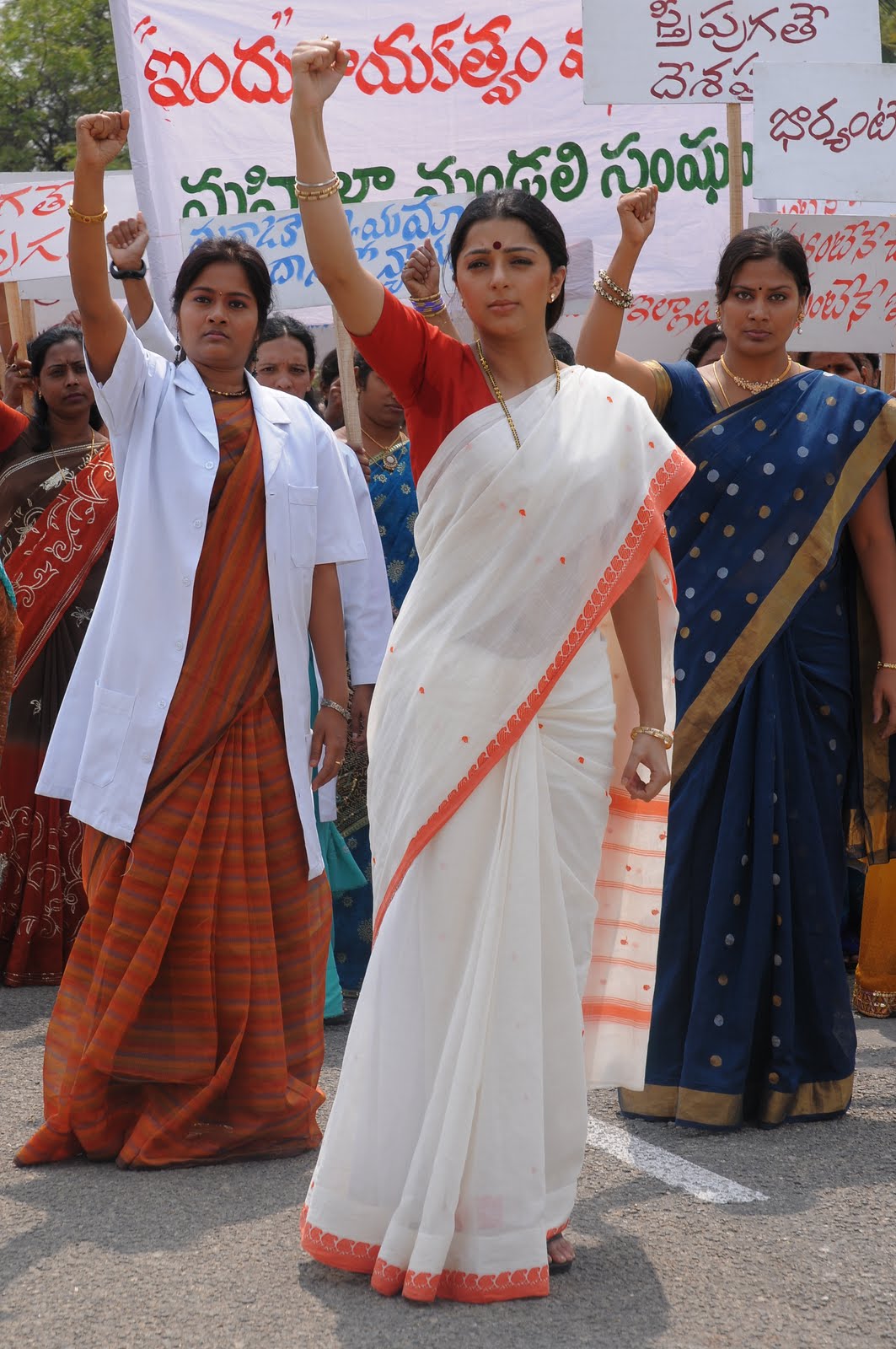 [Collector-gari-bharya-stills4.jpg]