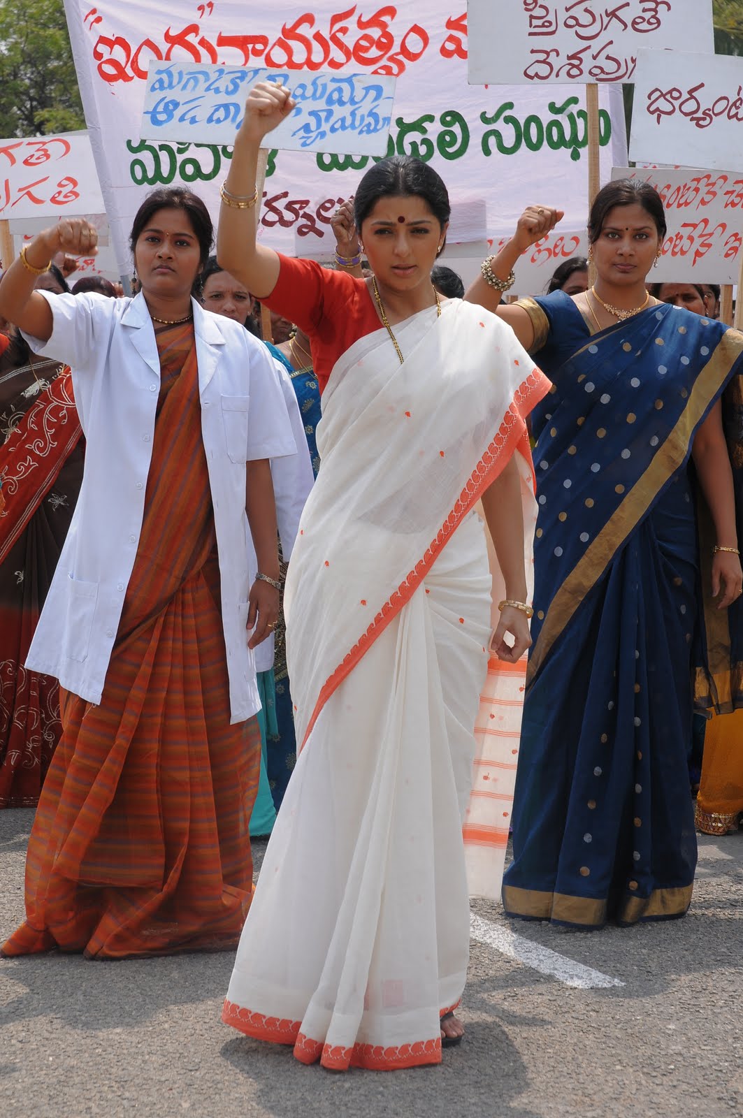 [Collector-gari-bharya-stills3.jpg]