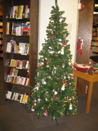 Boswell and Books: Saturday Gift Post--Ornament Tree Goes Up