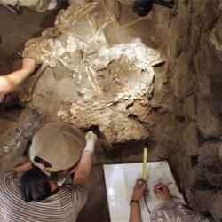 [Operarios_excavaciones_Teotihuacan.jpg]