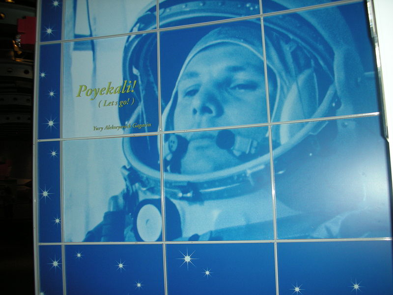 [800px-Gargarin_poster_at_Kennedy_Space_Center.jpg]