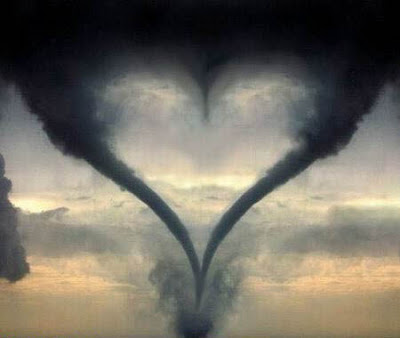 http://1.bp.blogspot.com/_vY5RzwlvdwM/SZHFAYUEhHI/AAAAAAAAA7o/4onE6p08ewQ/s400/Heart_Shaped_Tornado.jpg
