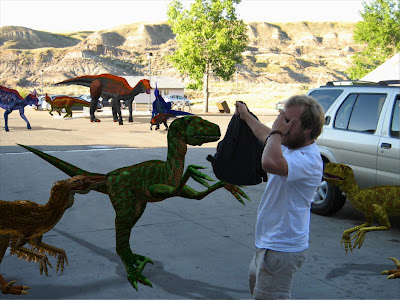 [Image: Deinonychus%20lambeosaurus%20edmontosaur...20park.jpg]