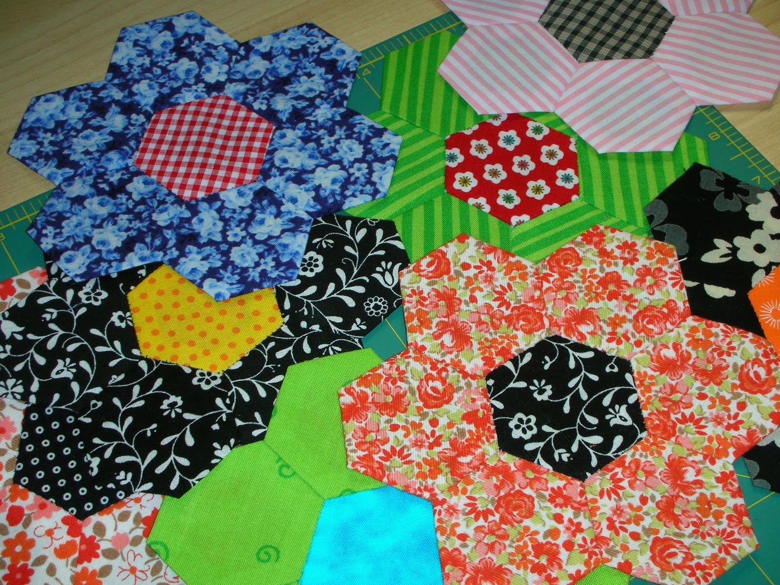 * DACHA ARTESANA *: COLCHA EL JARDIN DE LA ABUELA