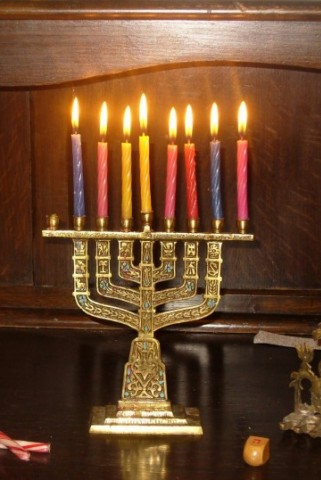 [menorah.jpeg]