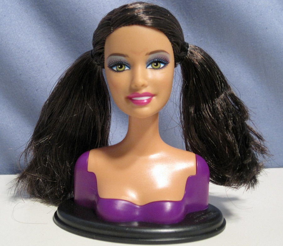 Sifting Through The Clearance Bin: Review: Barbie Fashionistas Swappin