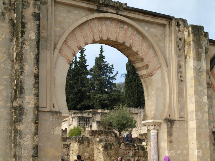 Detalle de arco de la entrada a Medina Al-Zahara